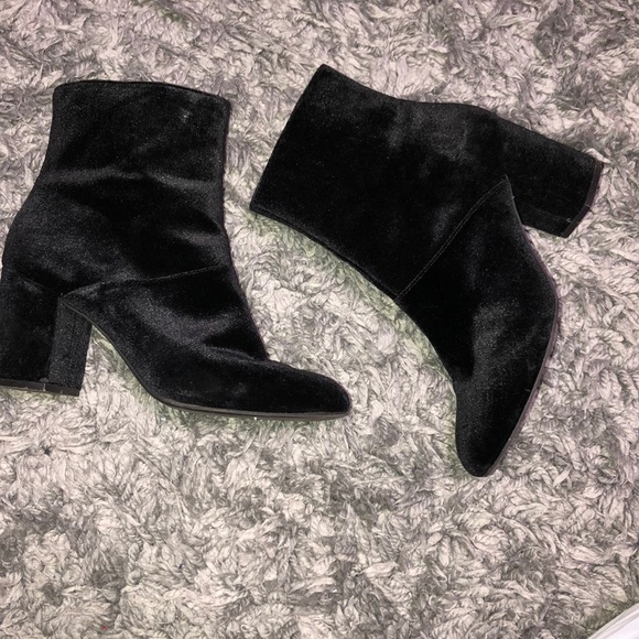 AMERICAN EAGLE OUTFITTERS VELVET BLACK BOOTIES - Picture 8 of 11